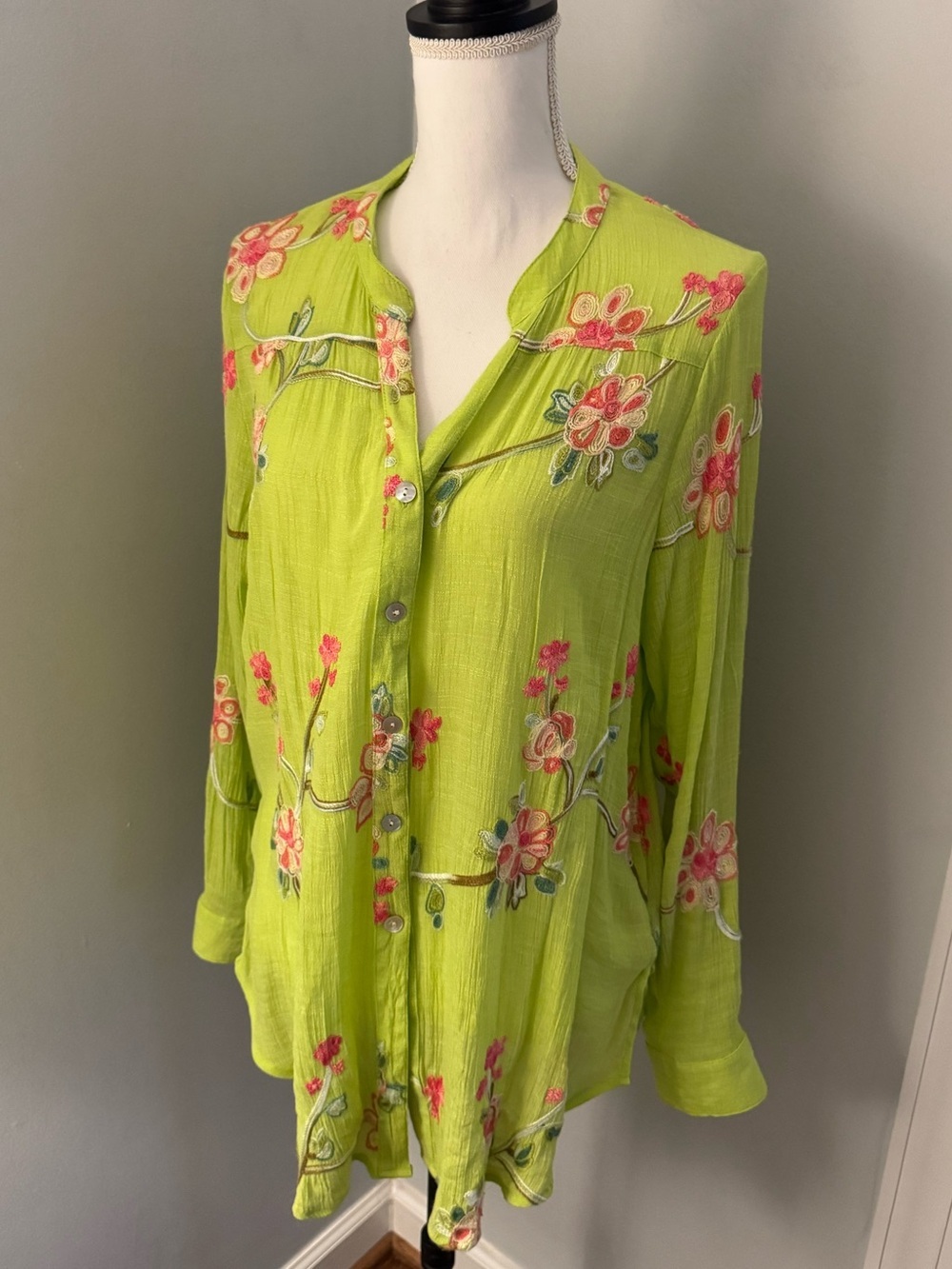 Fig and Flower Floral Embroidered Lime Green Button Front Gauzy Top Women Large